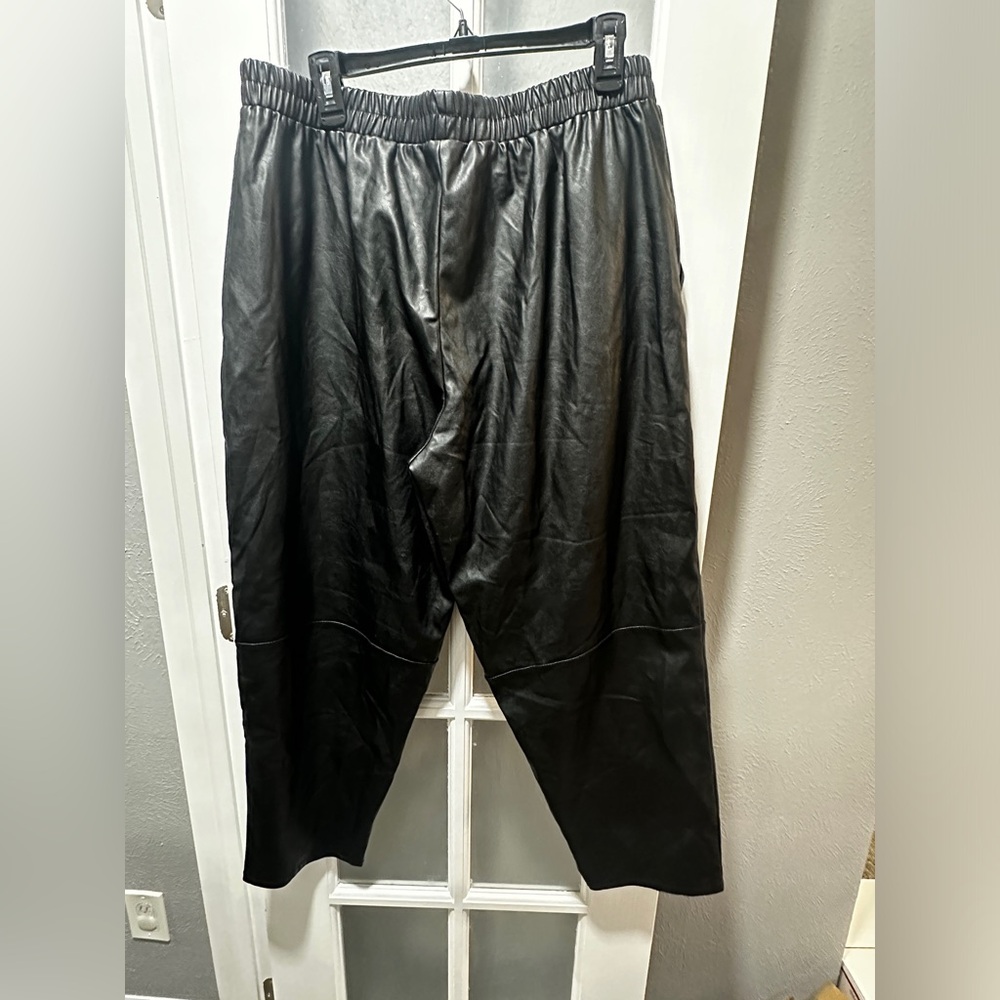 ASOS DESIGN Black Faux Leather Tapered Jogger Pants Size 12 Zipper Pockets - Picture 10 of 11